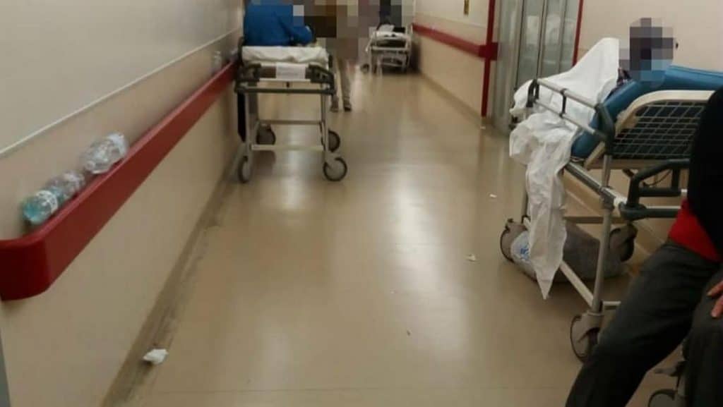 pronto soccorso avellino pazienti barelle esauriti posti letto reparti