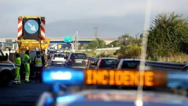 incidente furgoni autostrada a1 san nicola la strada morto