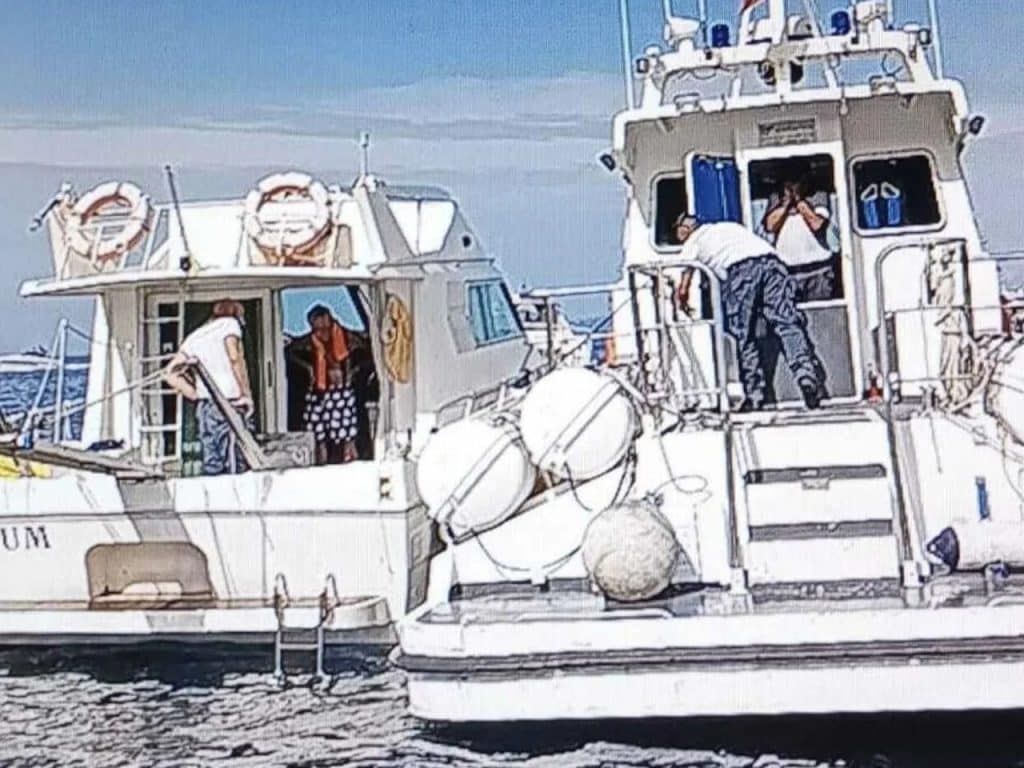 Ischia cabinato rischia affondare salvati bambini