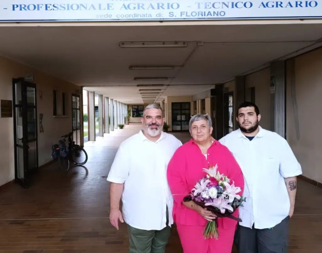 padre mamma figlio diplomano insieme verona