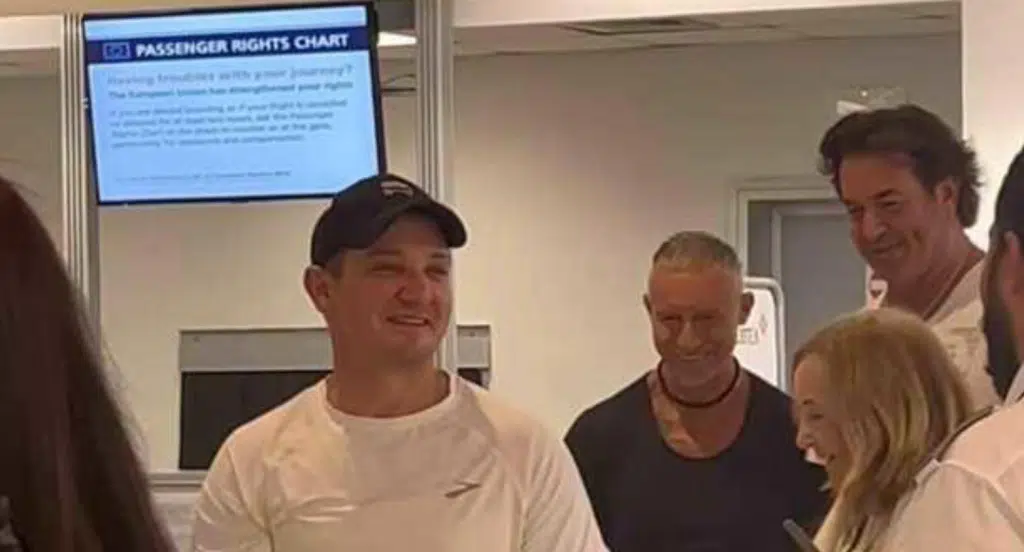 Jeremy Renner aeroporto Salerno