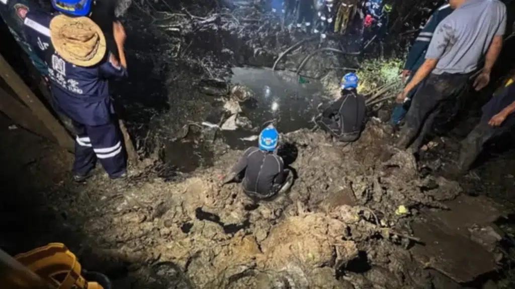 Aereo turisti precipitato Thailandia morti