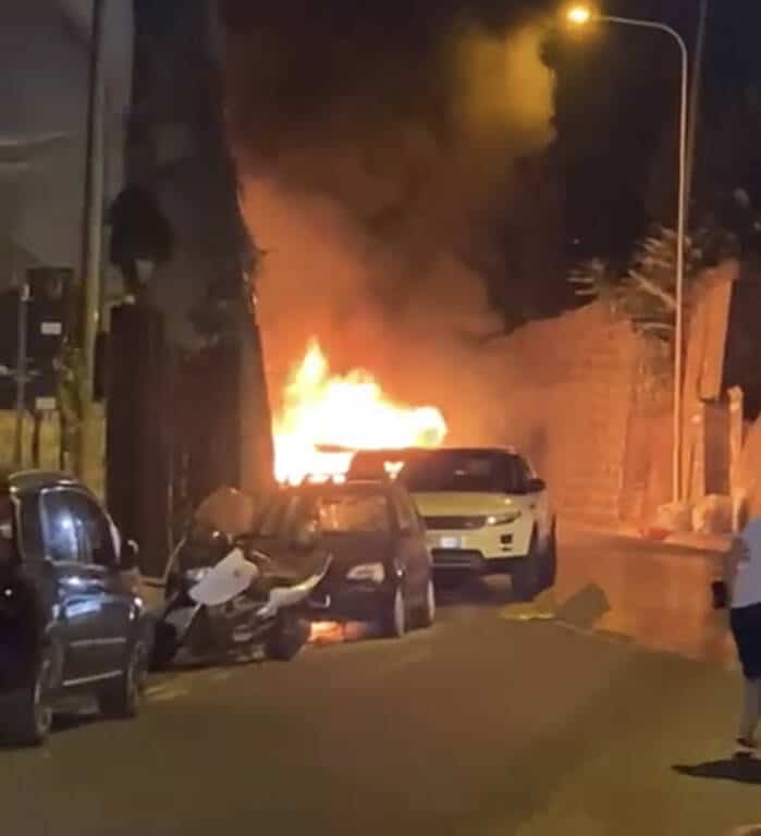 auto fiamme Casamicciola Terme