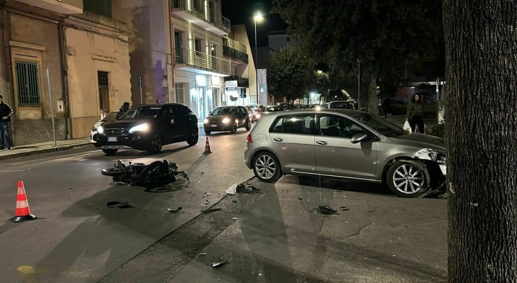 lecce tragico incidente scooter