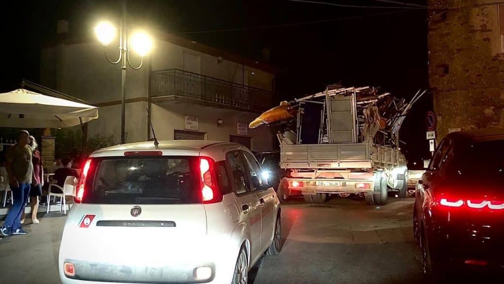 San Mauro Cilento blitz spiaggia ombrelloni abusivi