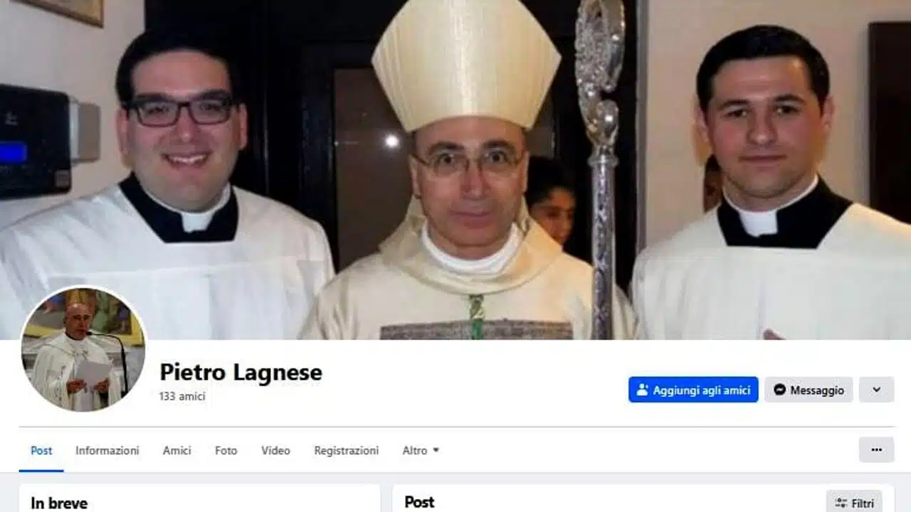 Caserta falso profilo social vescovo avviso Curia