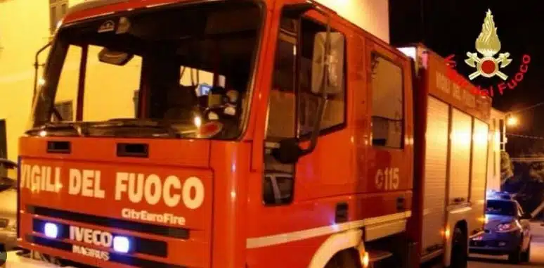 cava de' tirreni uomo morto soffitta locale