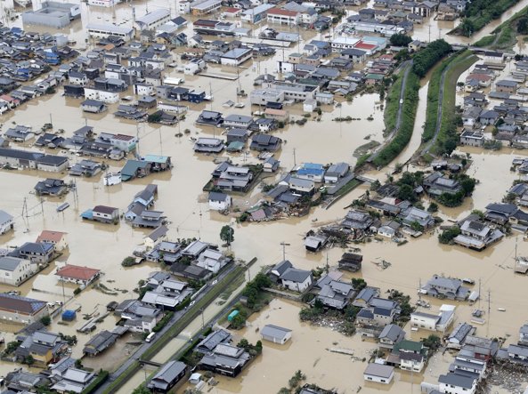 Inondazione Giappone evacuate persone