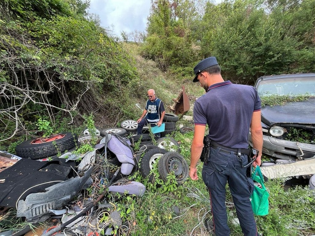 capaccio paestum sequestrata discarica abusiva denuncia