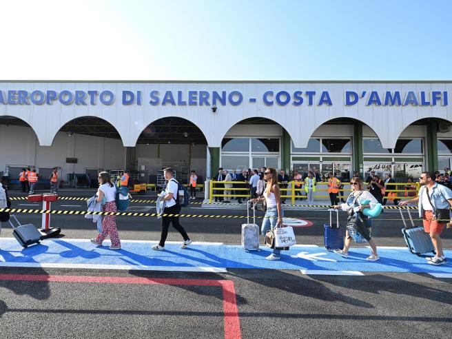 Jet2.com Jet2holidays aeroporto Salerno