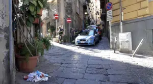 Napoli, giovane turista colpita da un vaso al centro storico