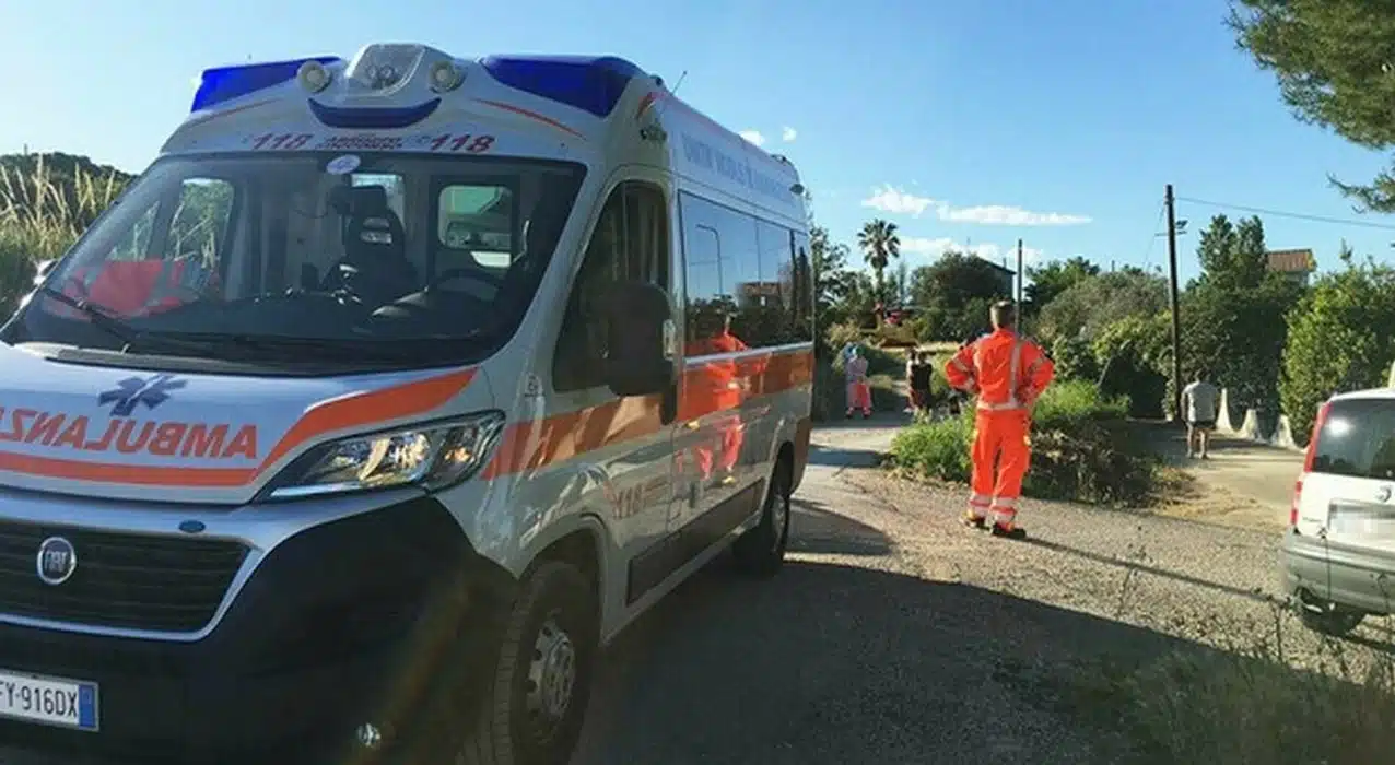 lucca auto contro vetture investe persone morti feriti cosa è successo