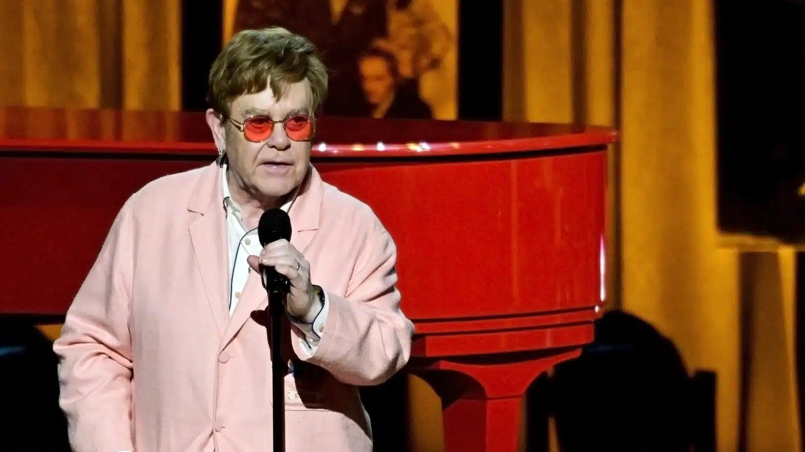 Elton John problemi vista