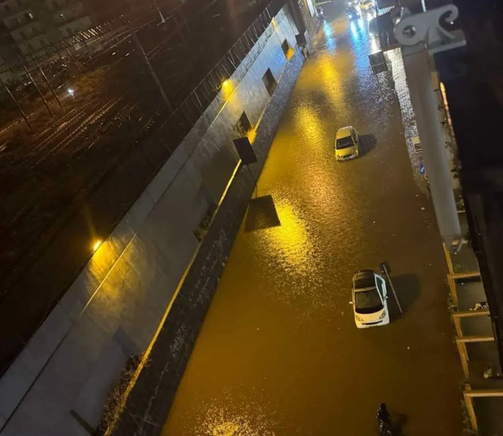 Bomba d'acqua a Salerno: allagamenti e disagi