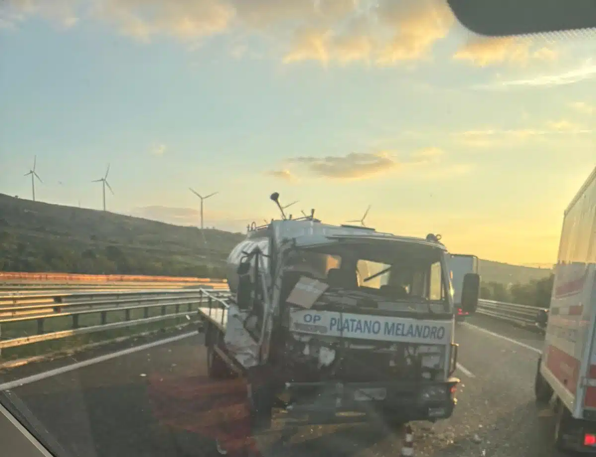 incidente camion autostrada contursi sicignano