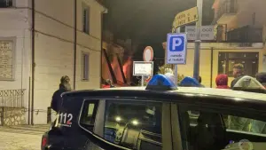 Le fiamme viste dalla strada