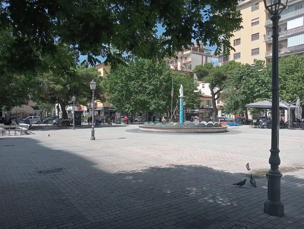 Battipaglia, via libera ai tagli degli alberi in piazza Amendola