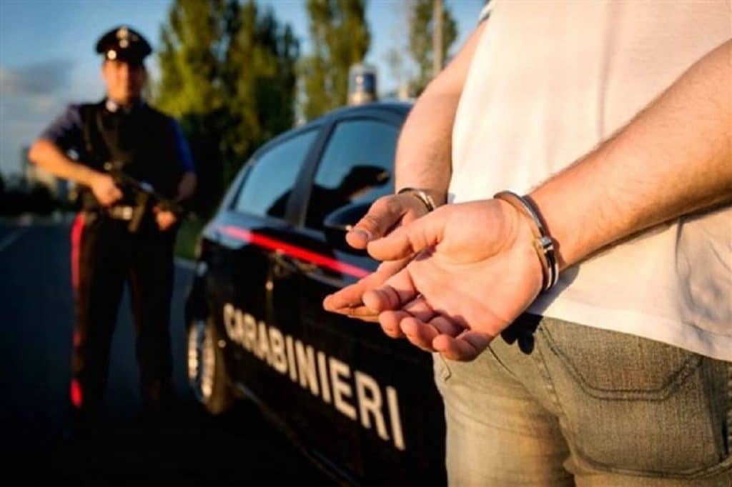 Benevento donna picchiata marito carabinieri