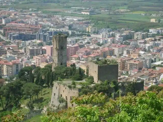 Maddaloni ammirare cielo estivo