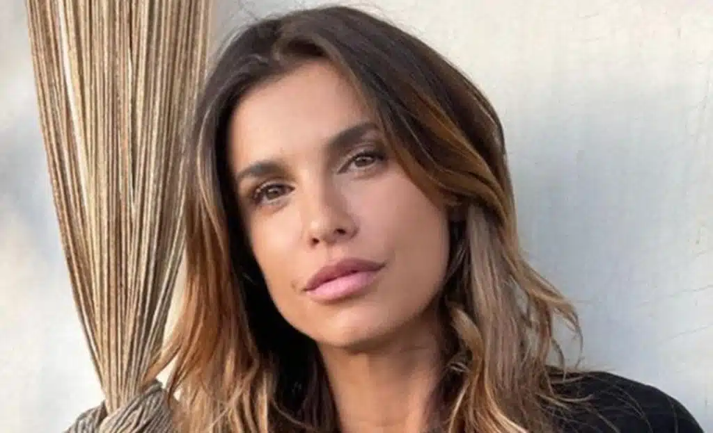 elisabetta canalis saluta estate scatti