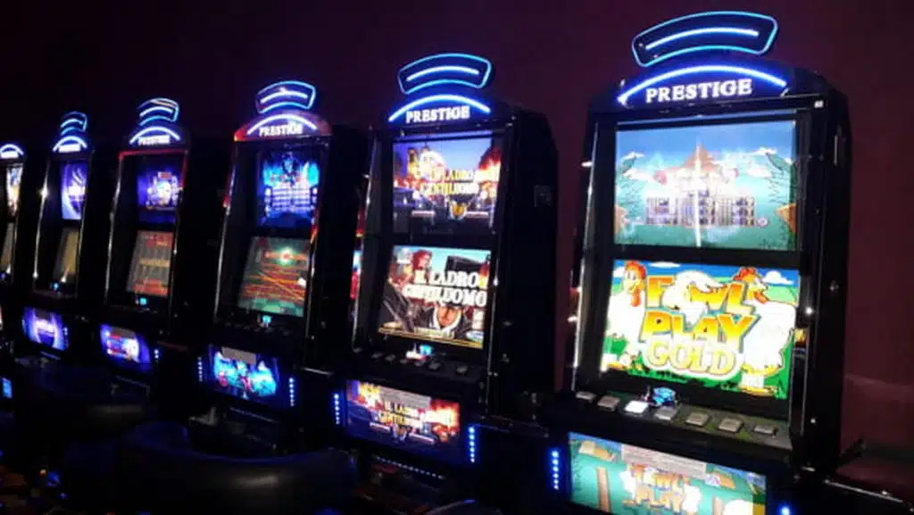 afragole trattiene soldi slot machine confisca imprenditrice