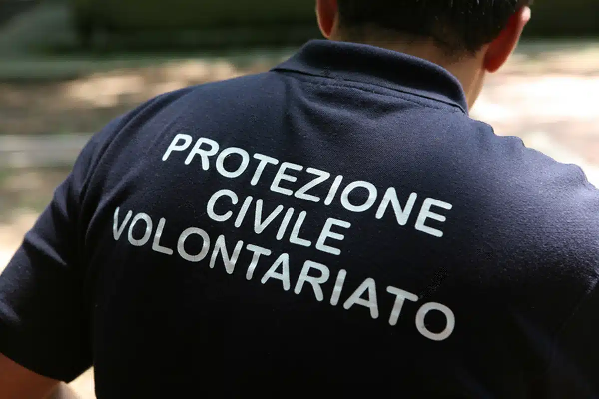 roccapiemonte volontari protezione civile aggrediti festa pizza