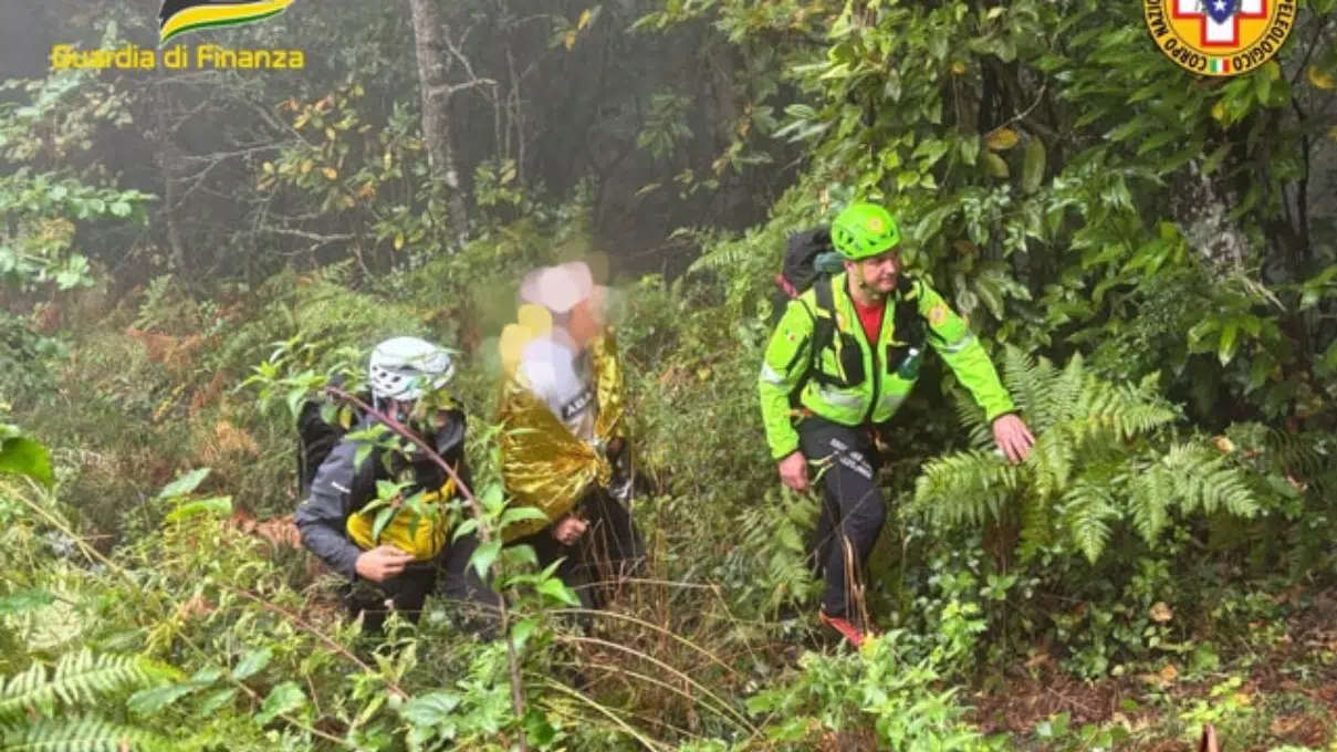 Cala la notte e si perde in montagna: salvato cercatore di funghi