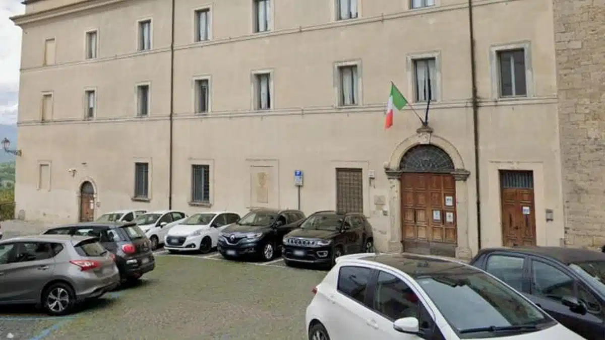 frosinone accoltellato studente lite liceo