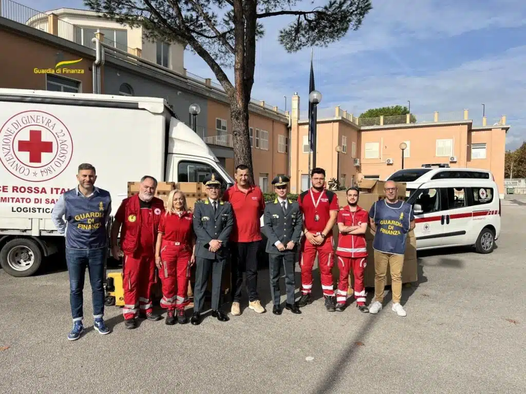 Salerno scarpe sequestrate donate Croce Rossa