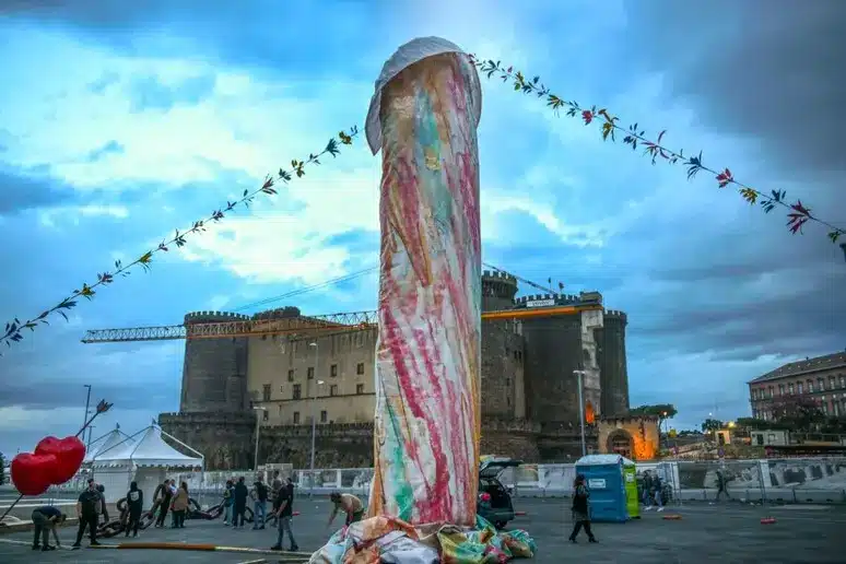 Napoli nuova installazione piazza Municipio