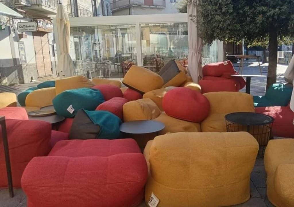 Agropoli, titolari di negozio multati per occupazione di suolo pubblico