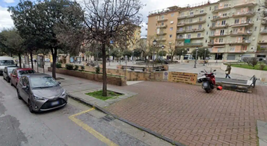 Salerno, spacciava droga in piazza Gloriosi: arrestato