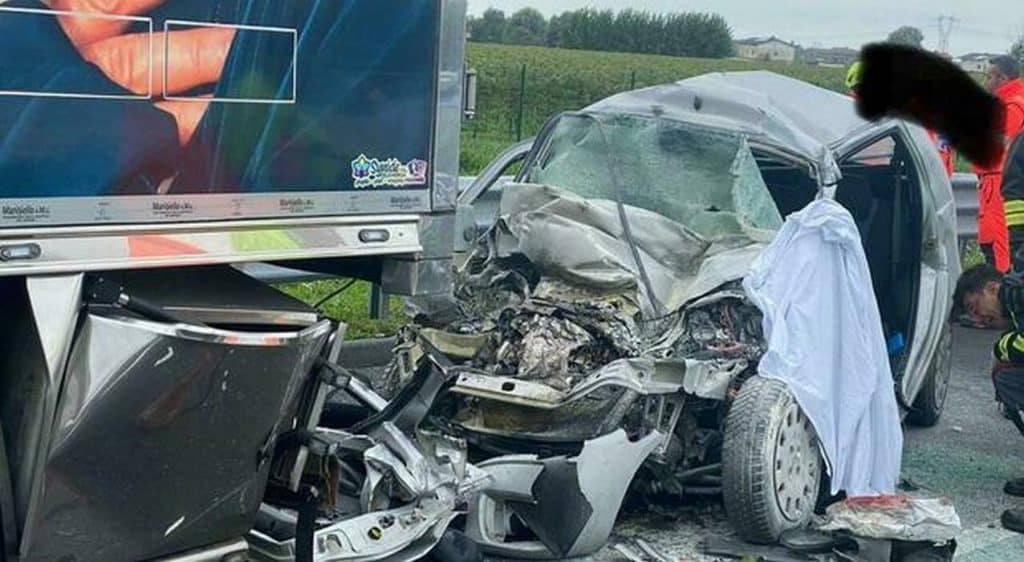 udine auto contro camion a4 morto