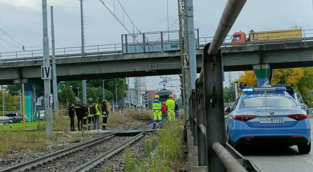 bimba investita treno passaggio livello padova