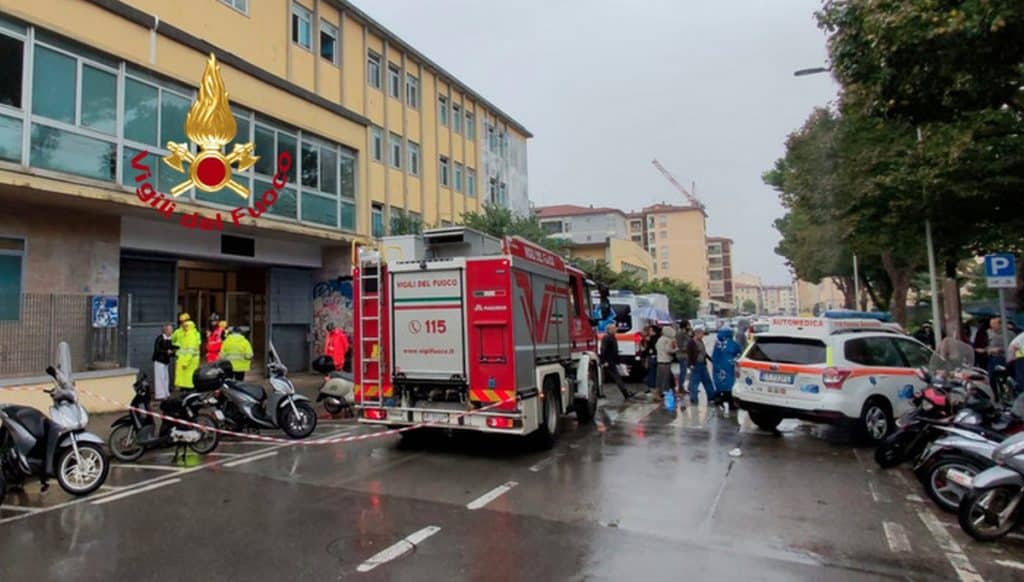 firenze lesioni lavori liceo evacuati