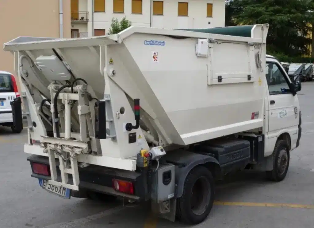 incidente auto mezzo raccolta rifiuti eboli olevano sul tusciano