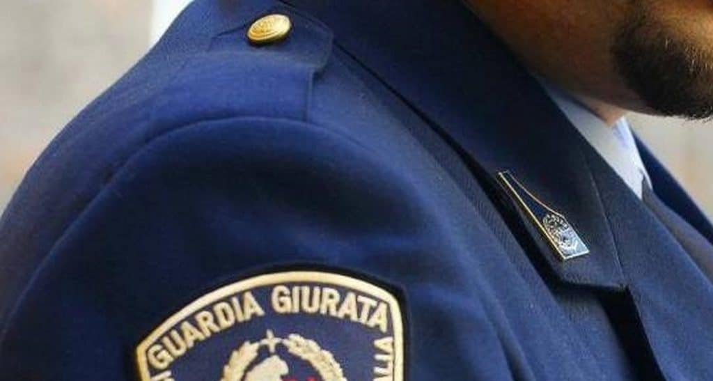 lucca suicidio guardia giurata inps 4 ottobre