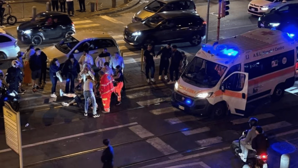 Napoli, turista investito mentre attraversa la strada in via Marina