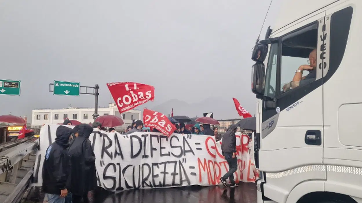 g7 difesa napoli manifestanti bloccano autostrada