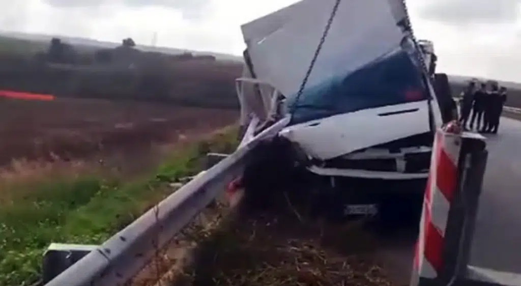 autocarro contro guardrail morti foggia 28 ottobre