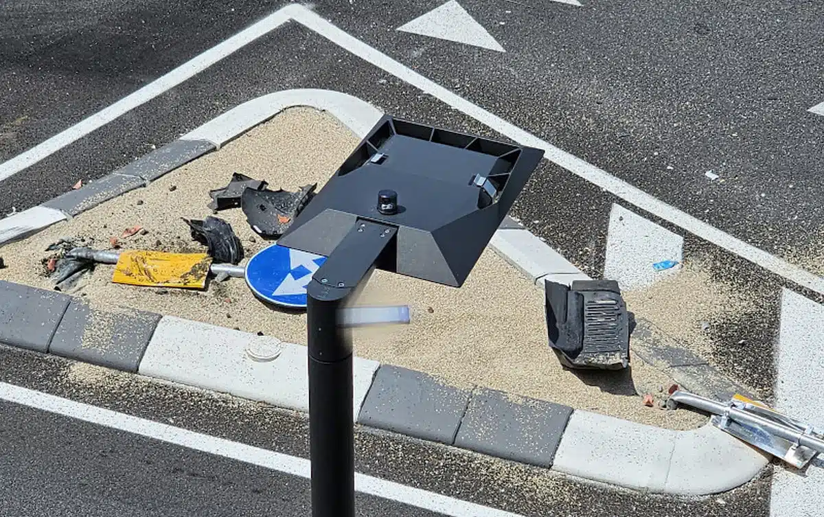 roccadaspide auto abbatte segnaletica