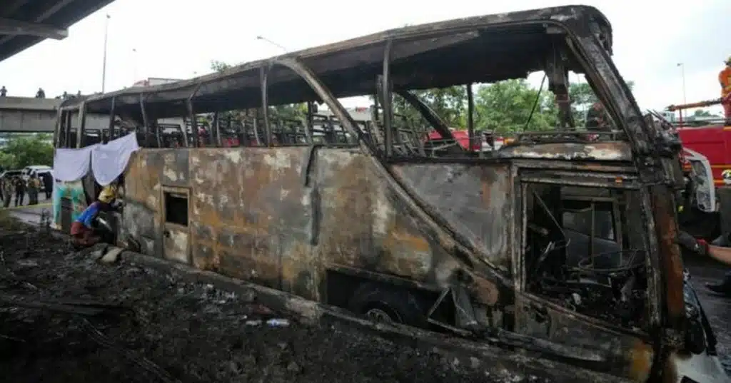 incendio bus scolastico thailandia morti feriti bambini insegnanti