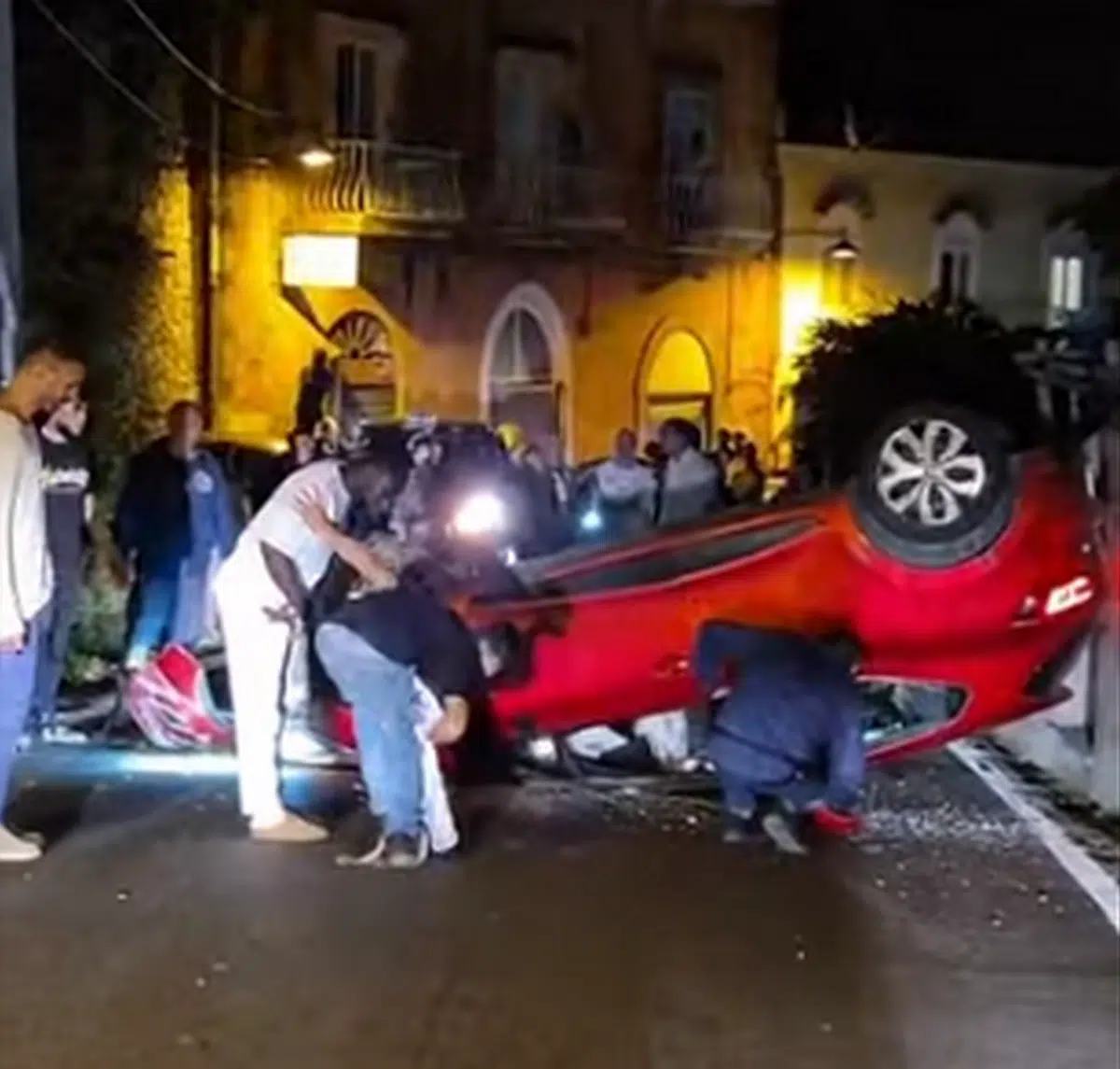 positano auto si ribalta