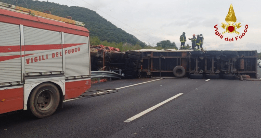 incidente caserta morto autostrada