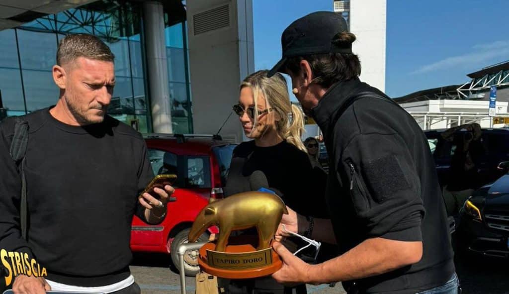 Totti Bocchi Tapiro Oro lasciano strada