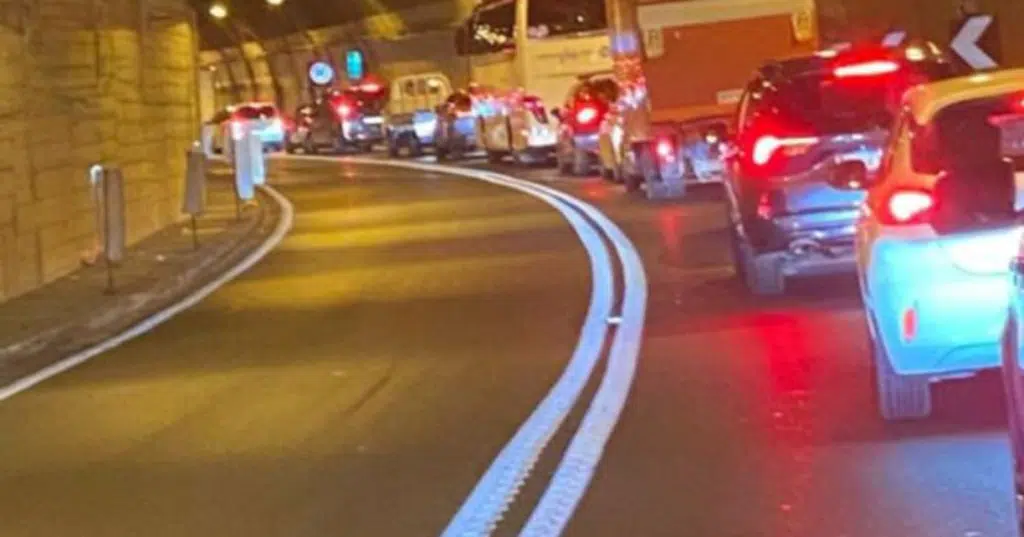 Incidente a Seiano, scooter a terra. Traffico verso Sorrento