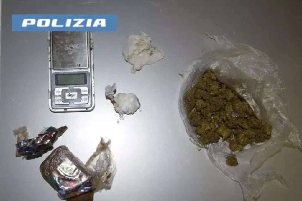 Droga nello scooter, arrestato giovane nel Napoletano