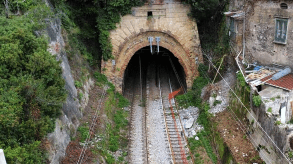 Linea storica, solo a novembre il ripristino della circolazione dei treni tra Salerno e Nocera