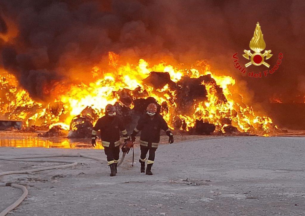 incendio rifiuti serre diossina latte contaminato