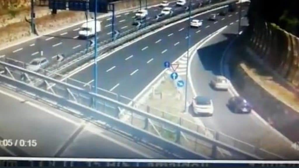 napoli minaccia automobilisti coltello tangenziale arrestato